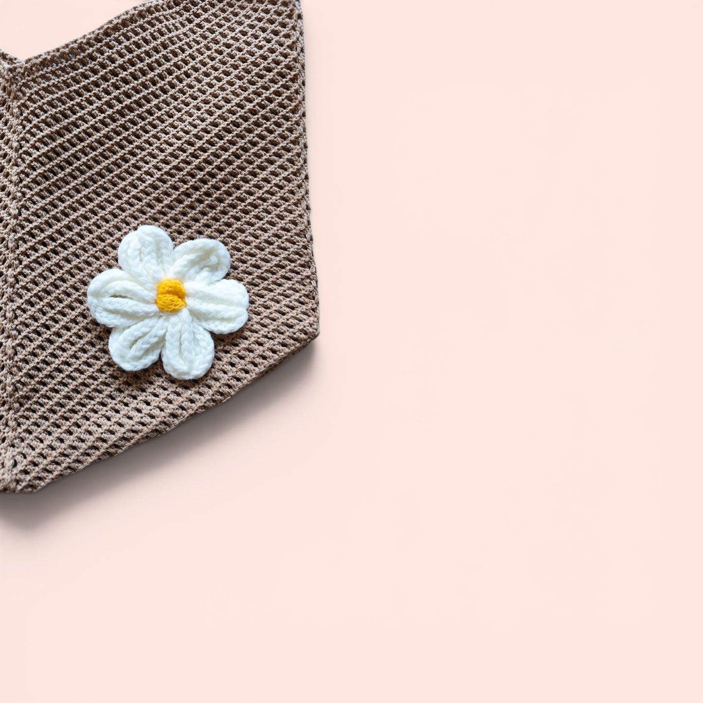 Tan crochet shoulder bag with daisy